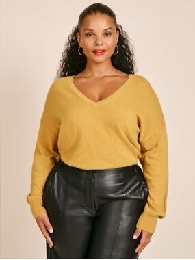 11 Honore Ava V-Neck Cashmere Wool Sweater in Mustard